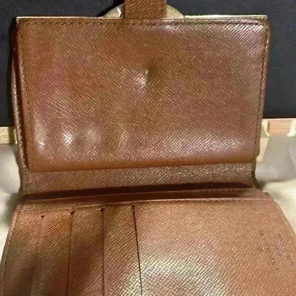 Louis Vuitton Kiss Lock Wallet - Picture 11 of 15